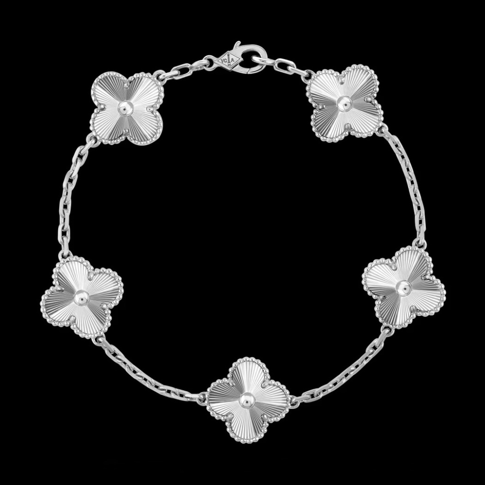 5 Motif Van Cleef Vintage Alhambra bracelet 18k white gold